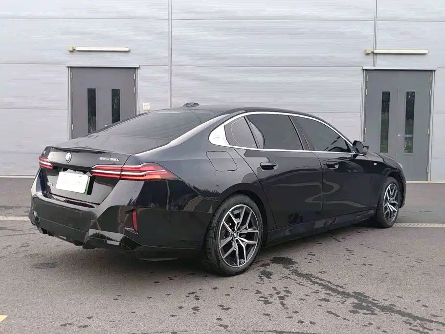 2025 BMW i5