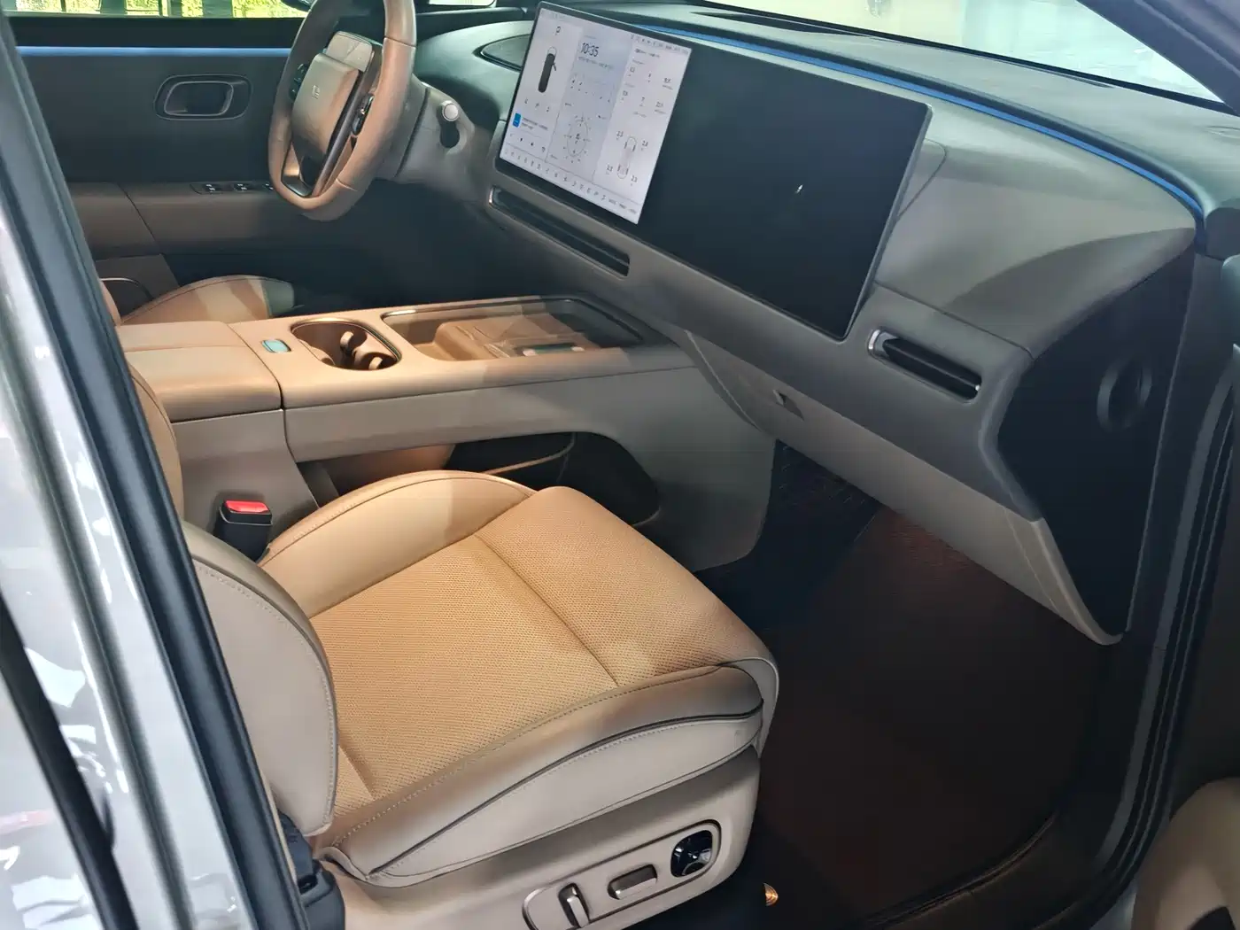 Li Auto i6 2026 2025 2WD Base Model