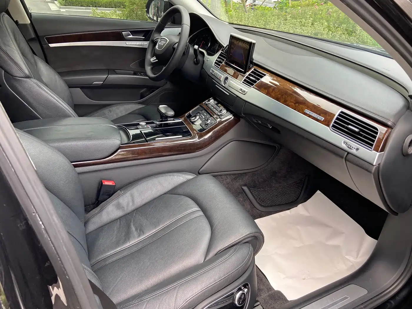 Photo 15 - Audi A8