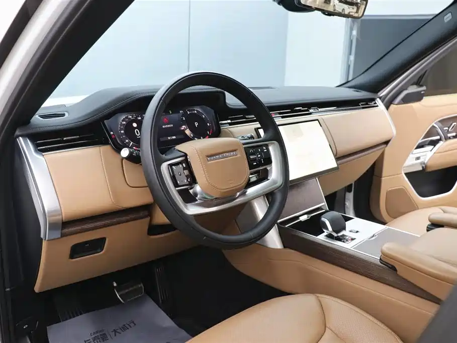 Land Rover Range Rover 2024 3.0 L6 400PS Golden Age Extended 7-Seater фото 13