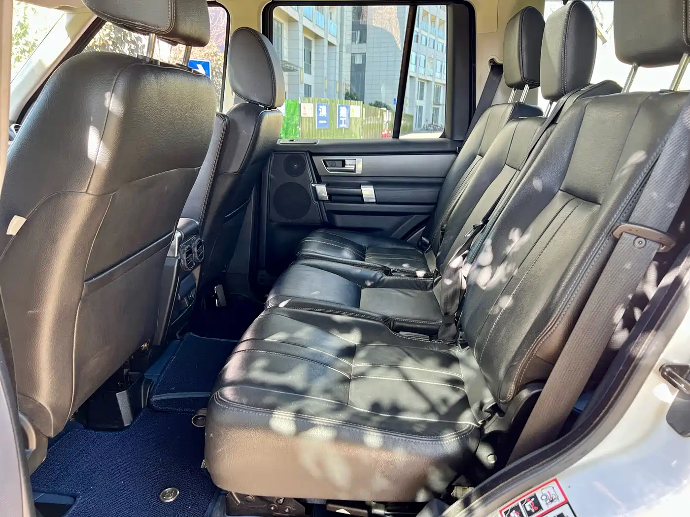 Land Rover Discovery 2015 3.0 SC V6 SE фото 19