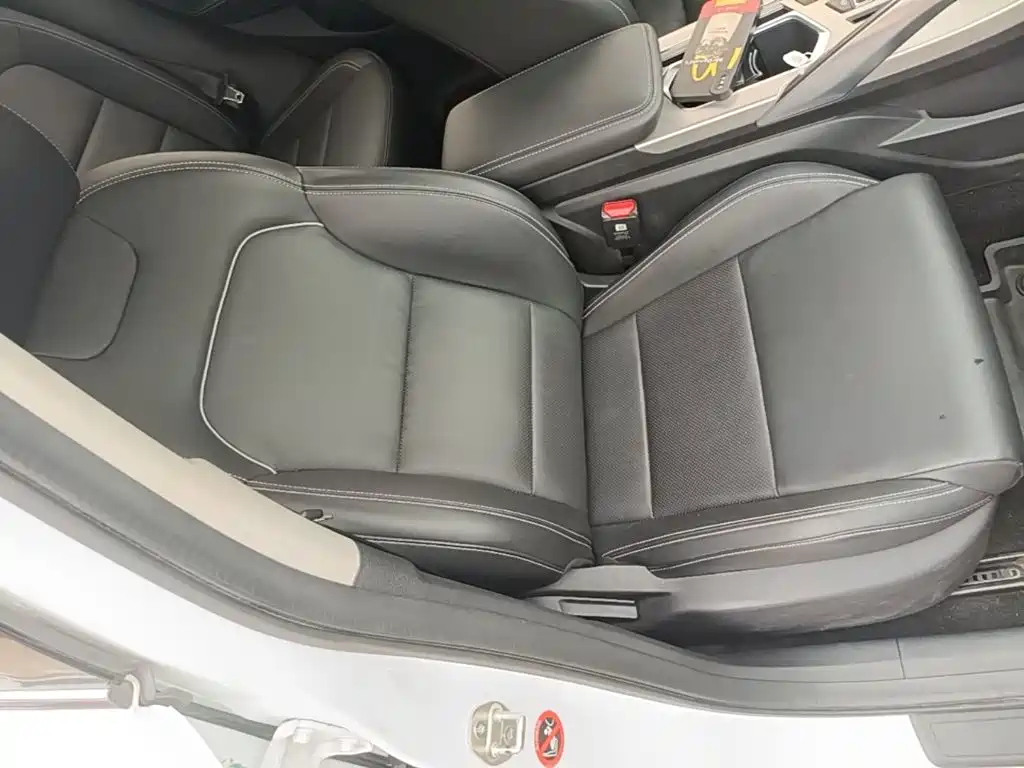 Фото 25 - Geely Coolray