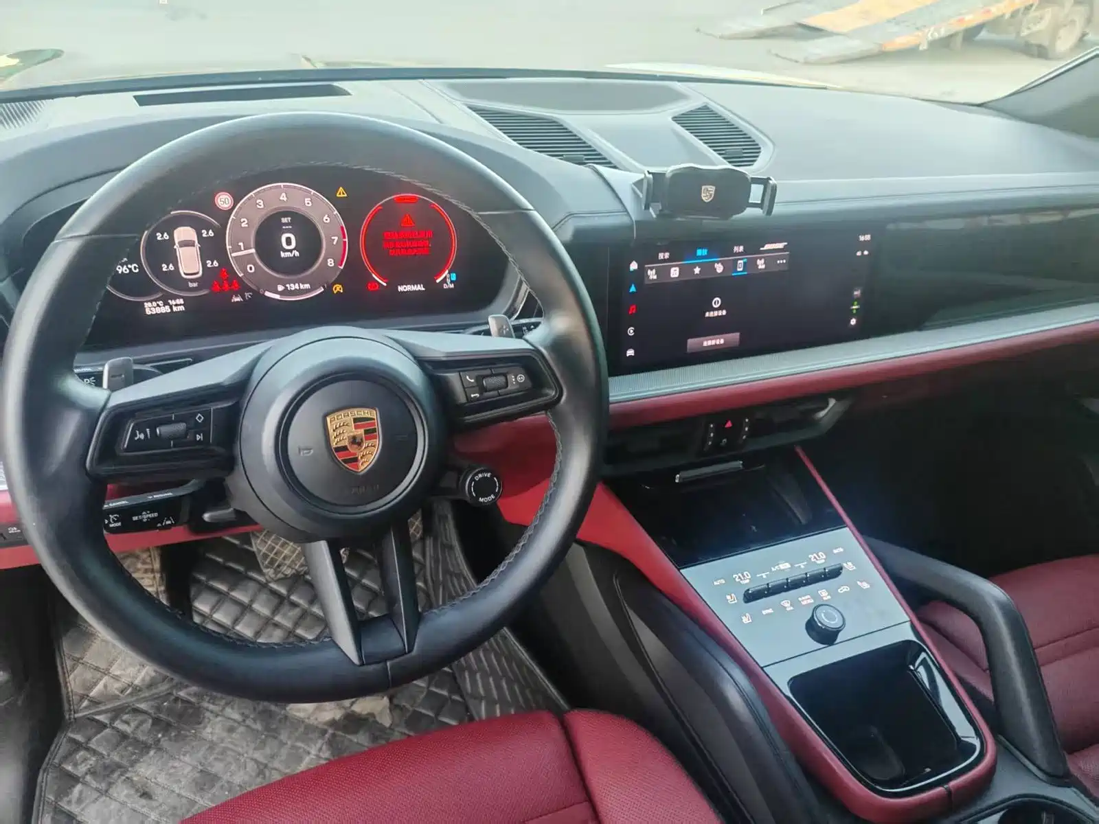 Photo 3 - Porsche Cayenne