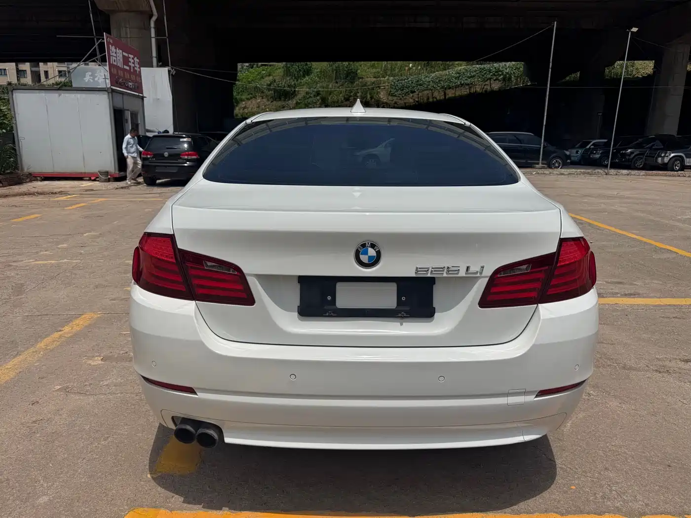BMW 5 Series 2013 525Li Leadership фото 4