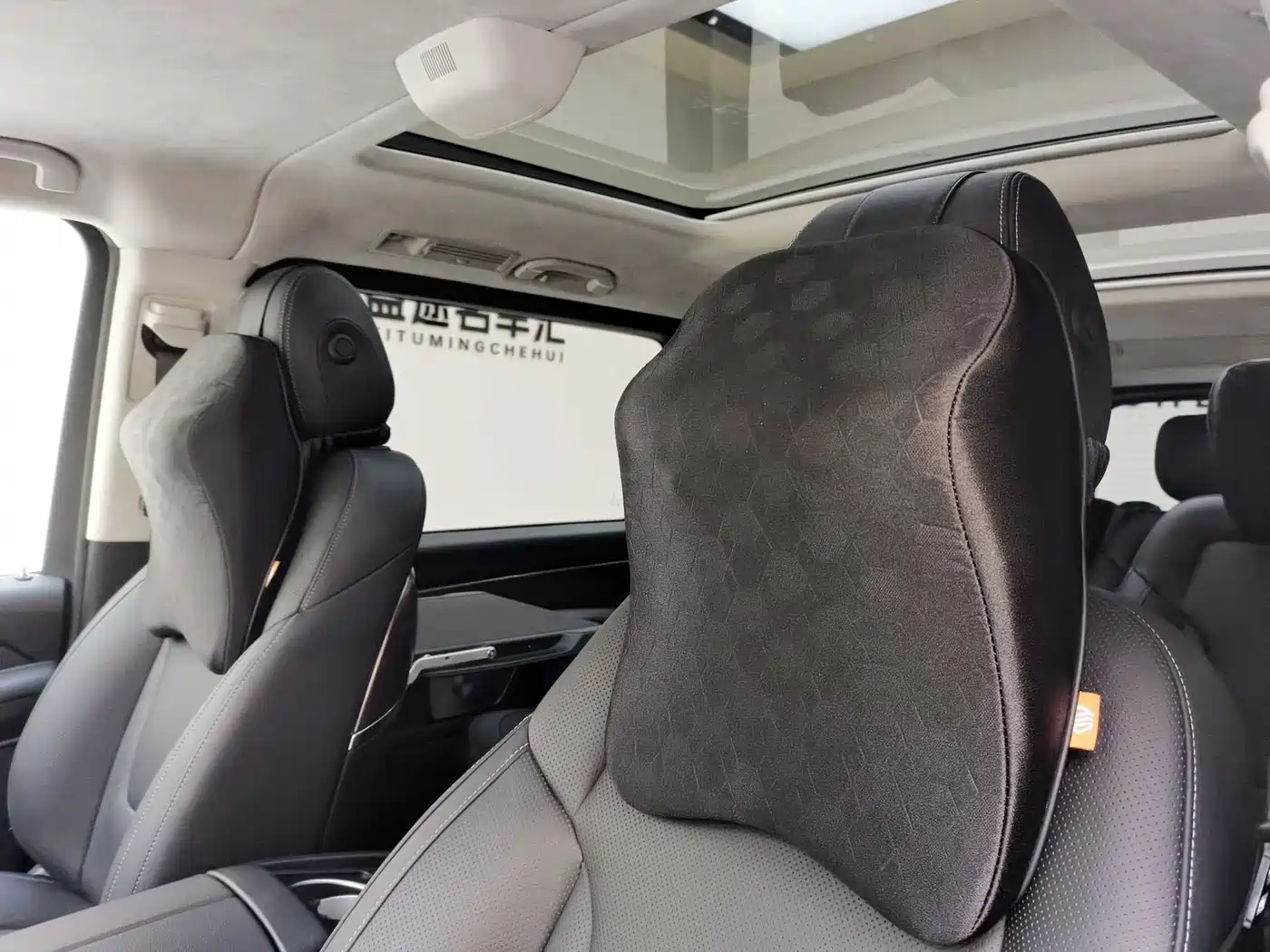 Mercedes-Benz V-Class 2022 V 260 L Long Wheelbase Luxury Edition фото 10