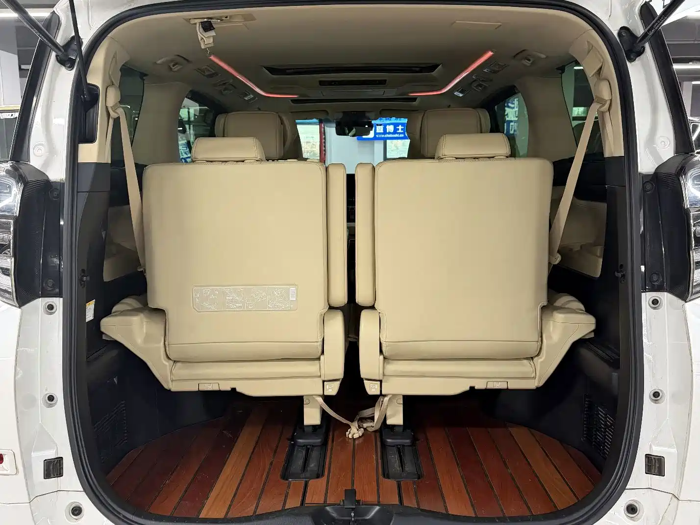 Фото 16 - Toyota Vellfire