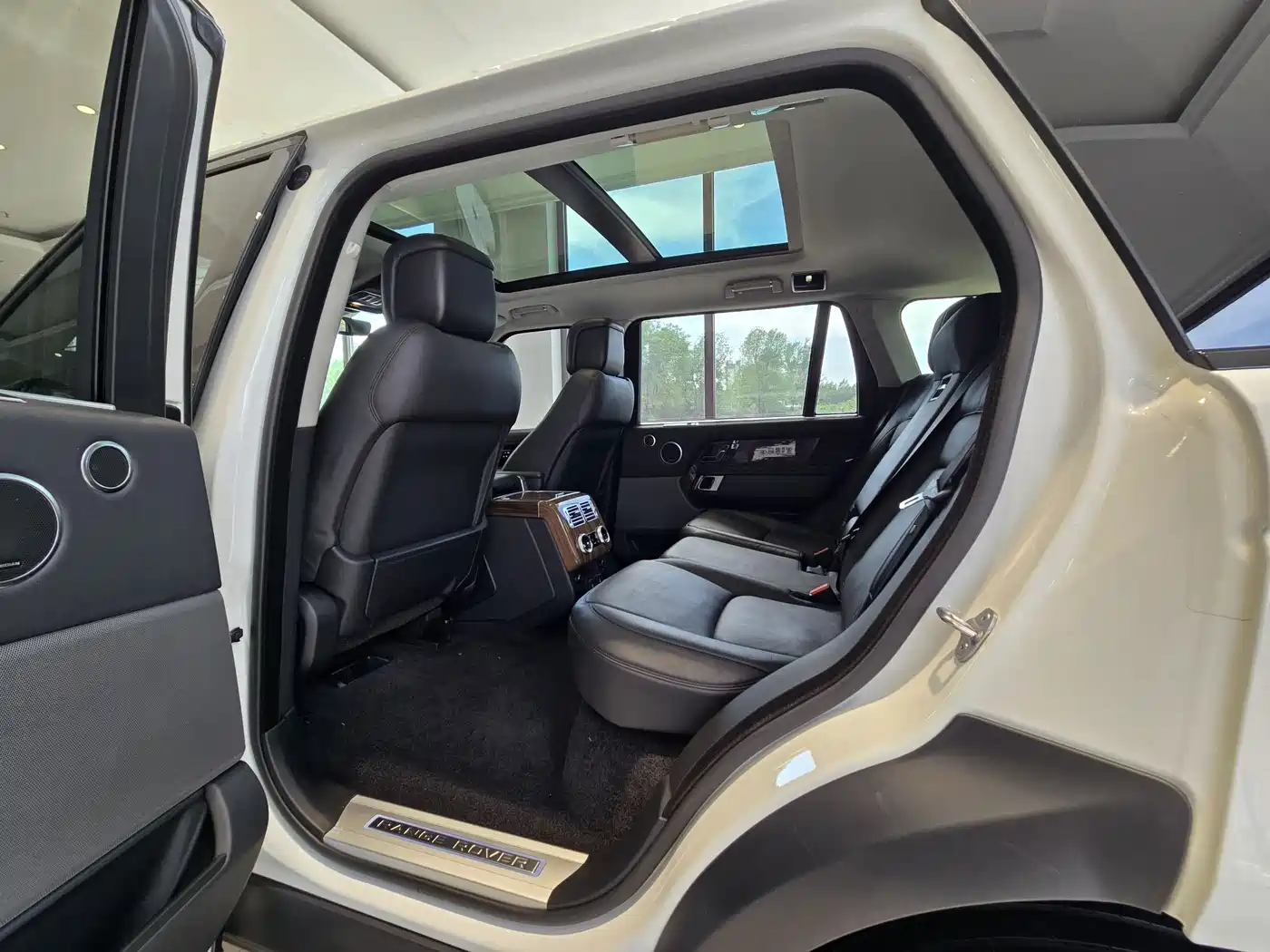 Land Rover Range Rover 2018 3.0 SC V6 Vogue Heritage Extended Edition фото 8
