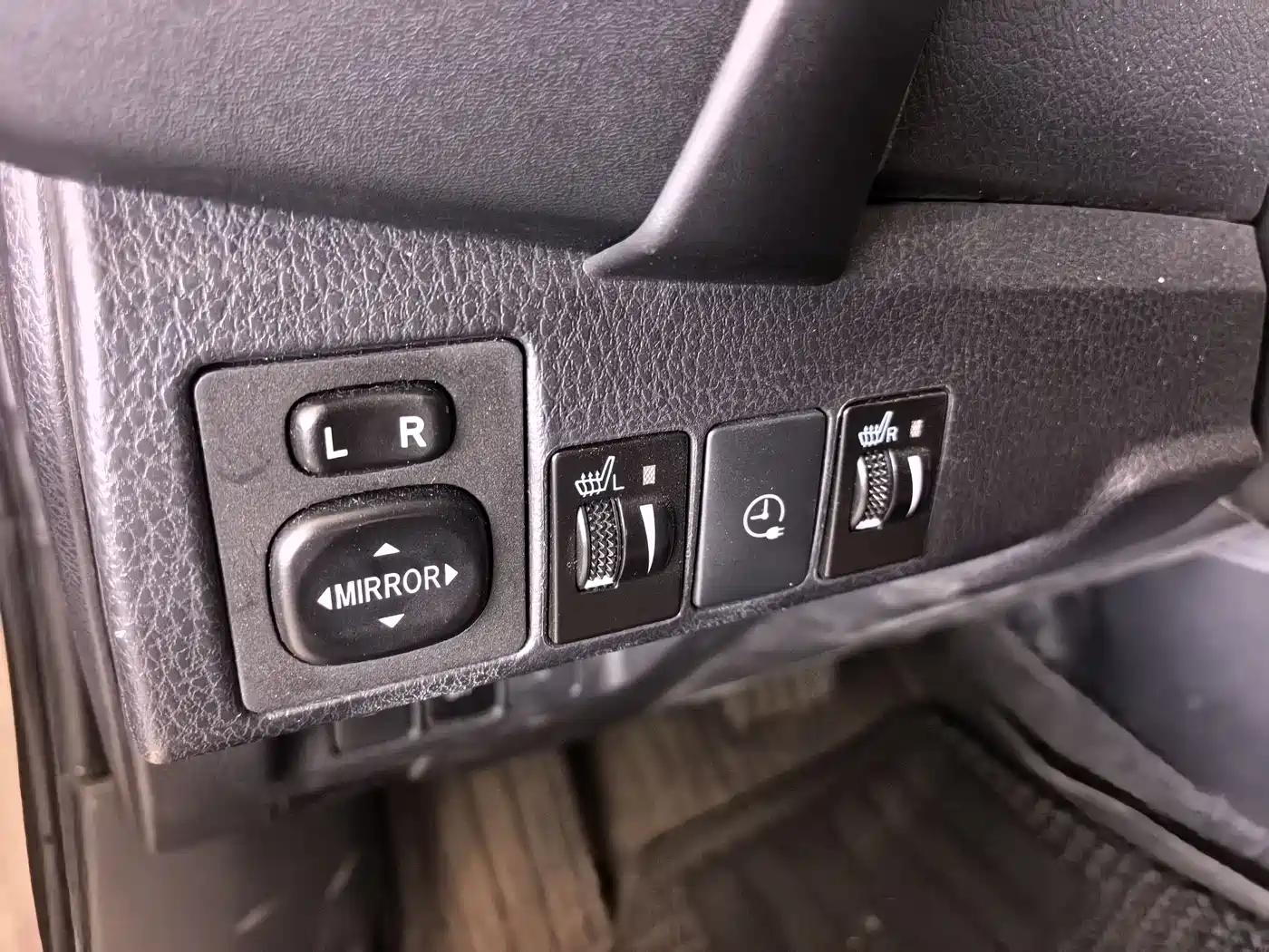 Toyota Corolla 2019 Hybrid 1.8L E-CVT GL-i Pioneer Edition фото 9