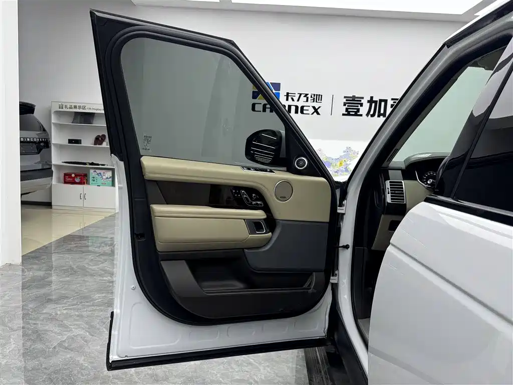 Land Rover Range Rover 2021 3.0 L6 Heritage Edition фото 5