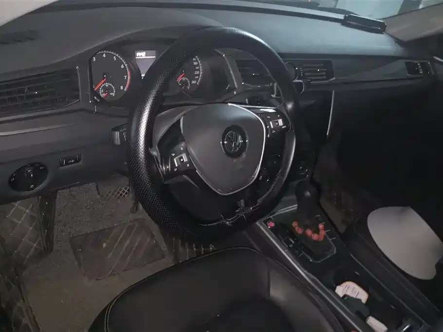 Volkswagen Passat 2016 330TSI DSG Honor Edition фото 12