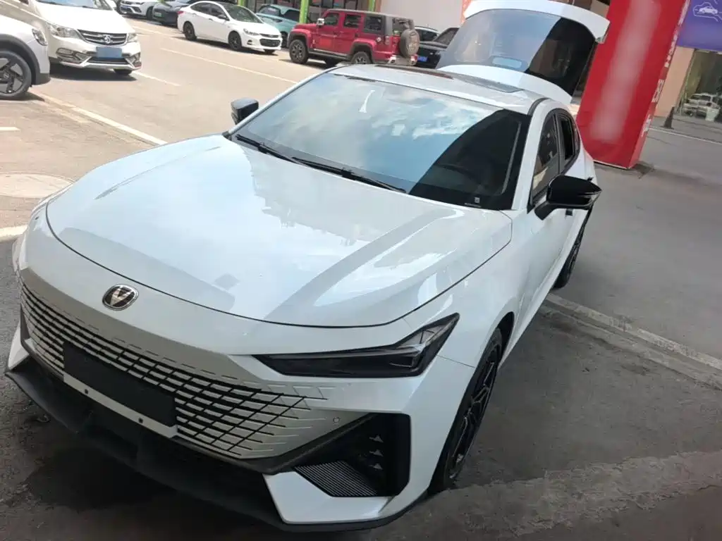 Changan UNI-V iDD 2023 ZhiDian iDD 1.5T 113km Smart Fun Edition