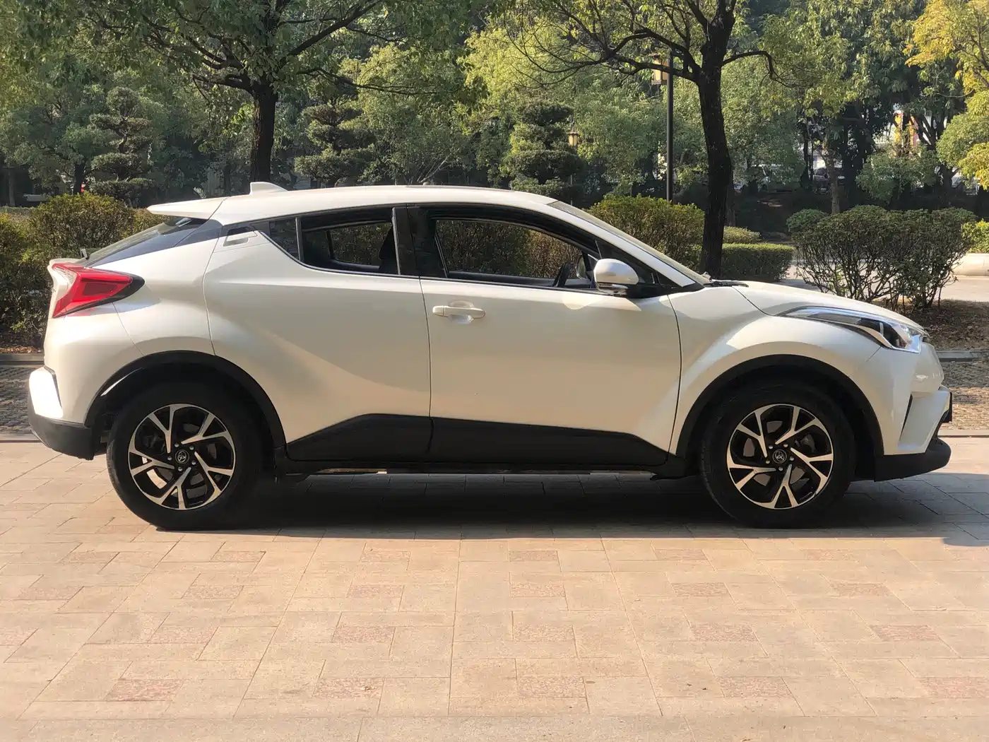 Toyota C-HR 2020 Model 2.0L Leading фото 8