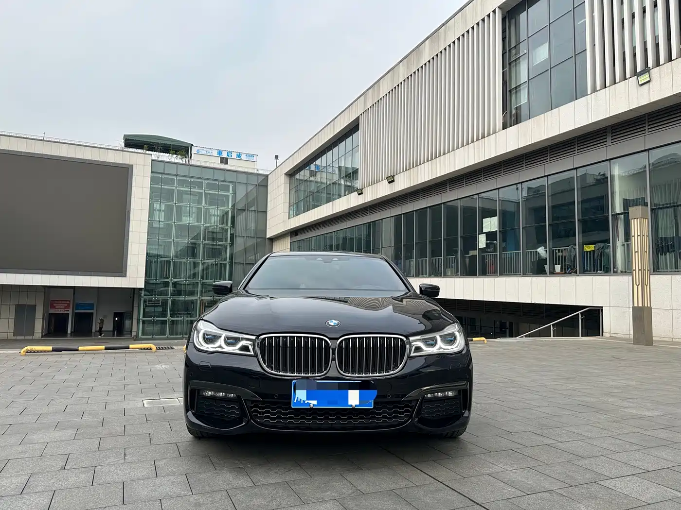 BMW 7 Series 2018 740Li xDrive Premium Type M Sport Package фото 2