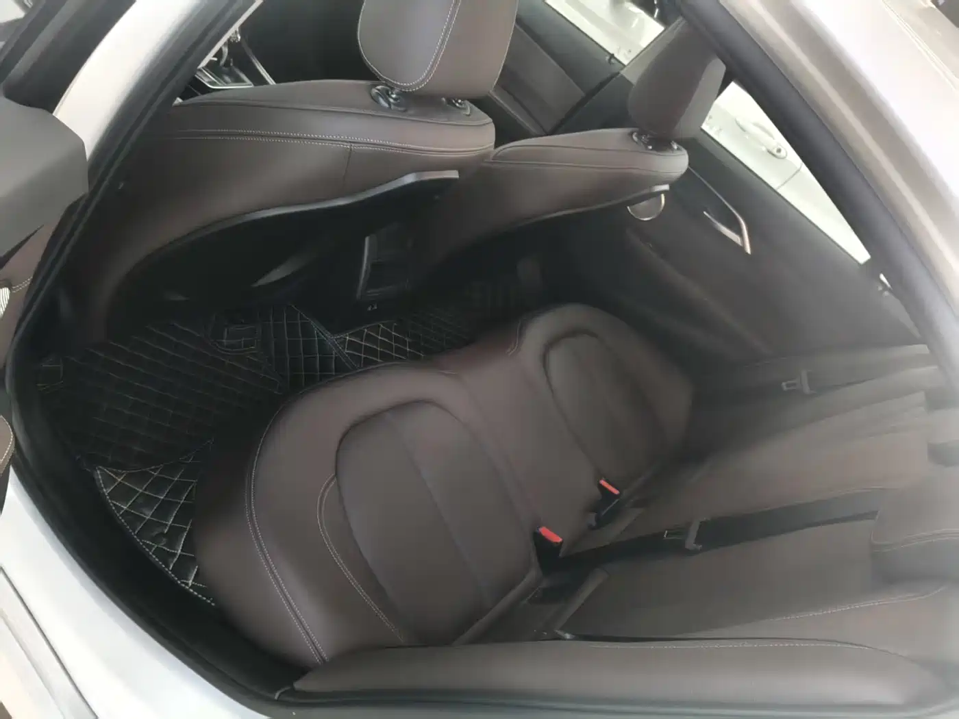 BMW 1 Series 2022 120i M Sport Shadow Edition фото 4