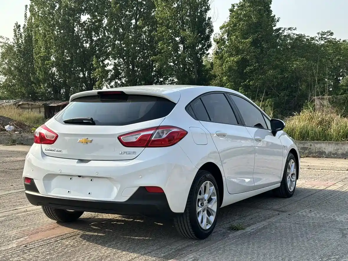 Chevrolet Cruze 2018 Hatchback 320 Automatic Pioneer Sunroof Edition фото 14