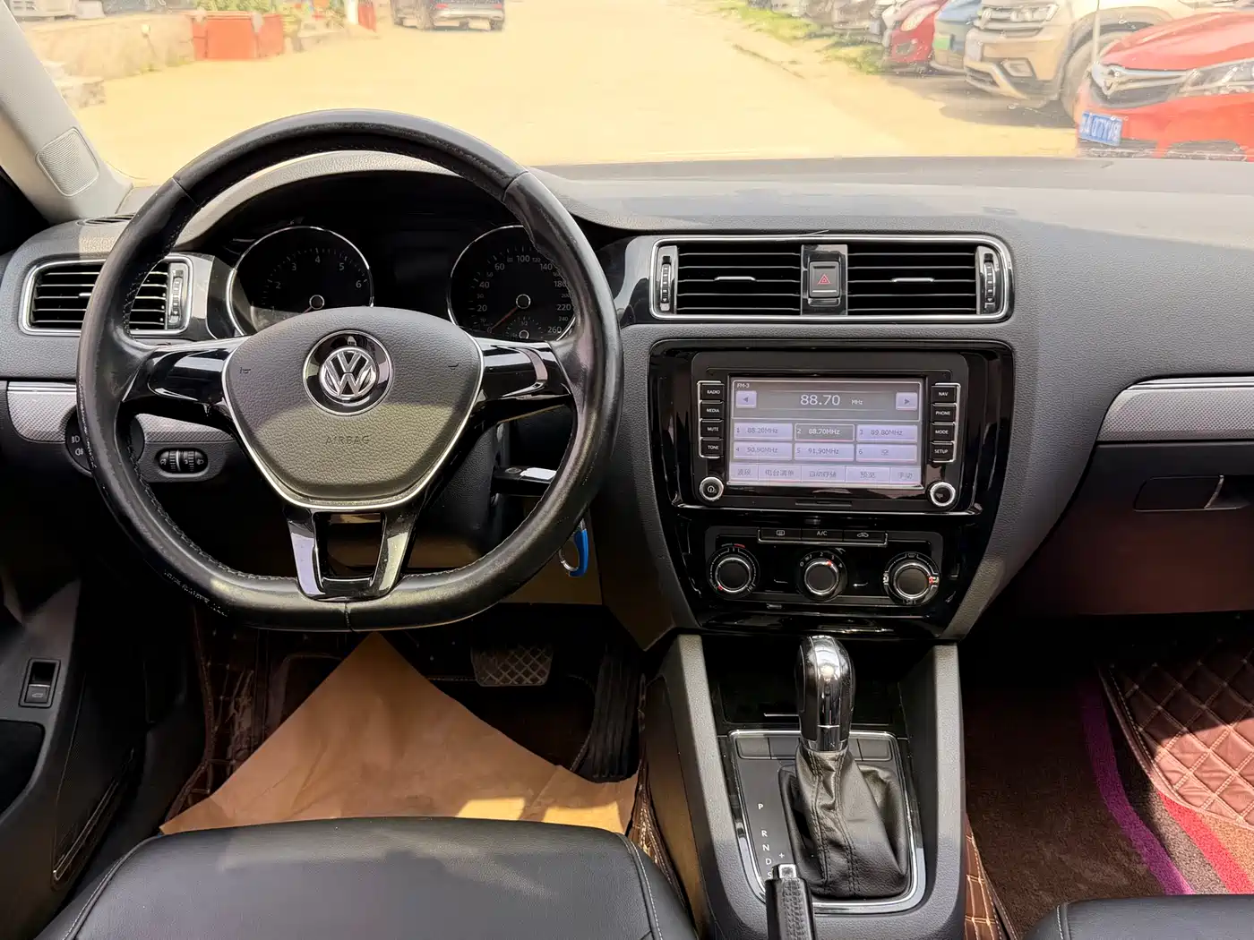 Volkswagen Sagitar 2016 230TSI 25th Anniversary Edition фото 14