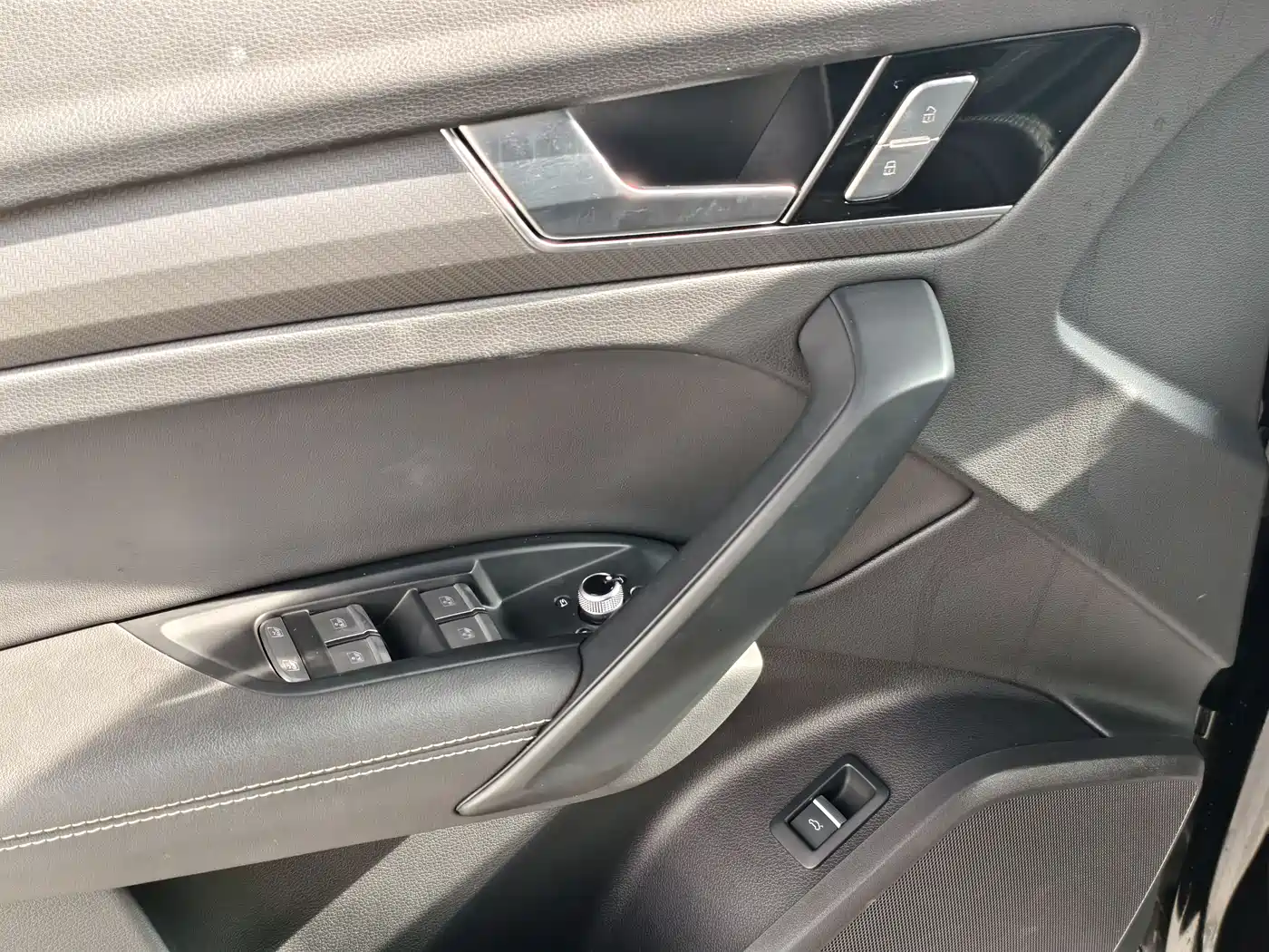 Audi Q5L 2024 Model 40 TFSI Luxury Dynamic фото 13