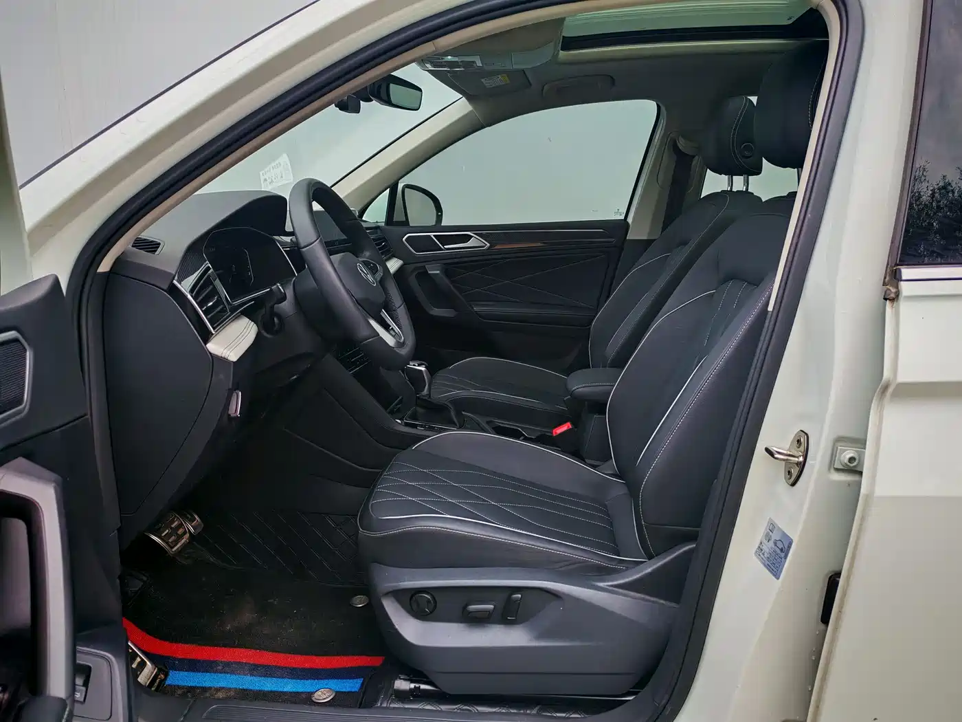 Volkswagen Tiguan L 2024 330TSI Automatic 2WD R-Line Premium Enjoyment Edition фото 7