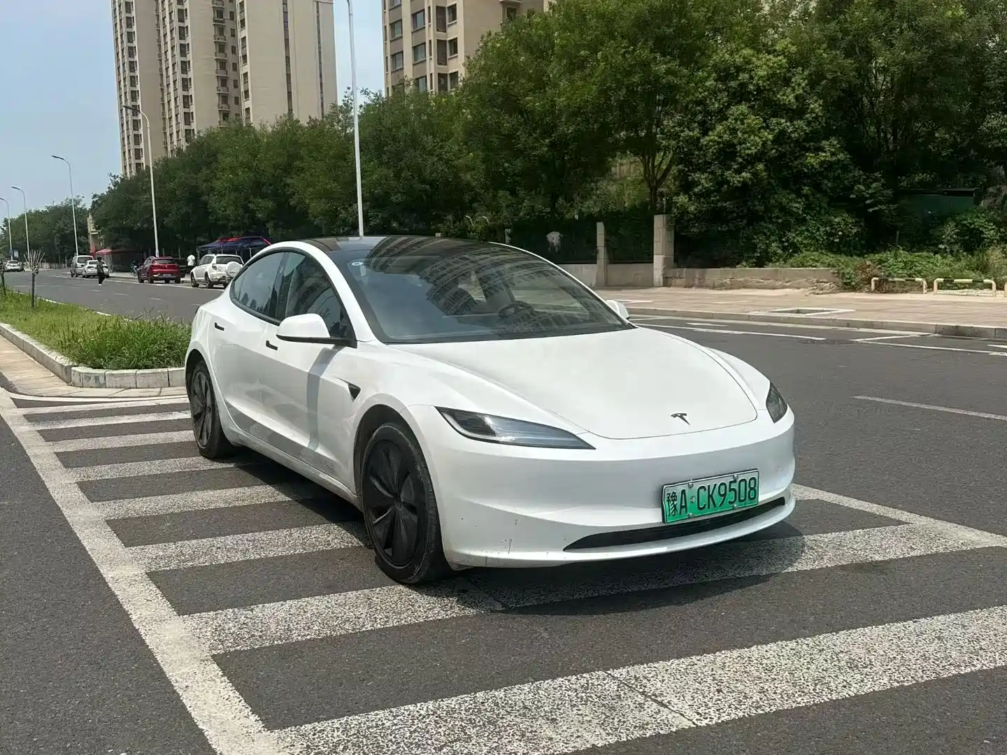 Фото 2 - Tesla Model 3