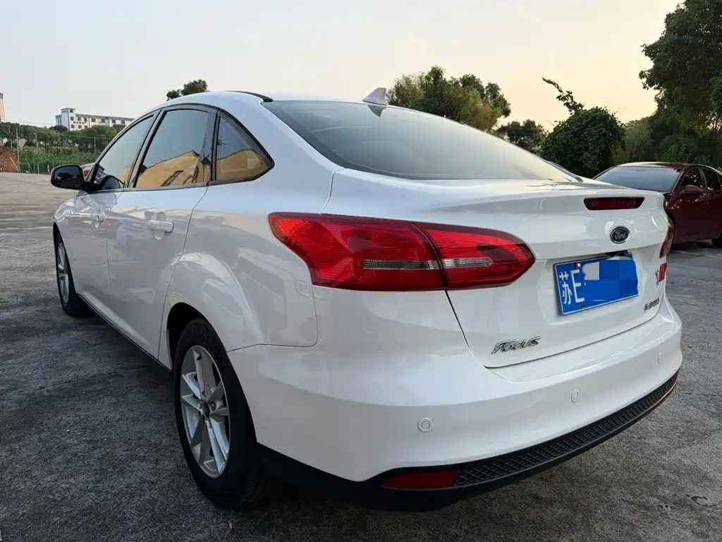 Фото 5 - Ford Focus