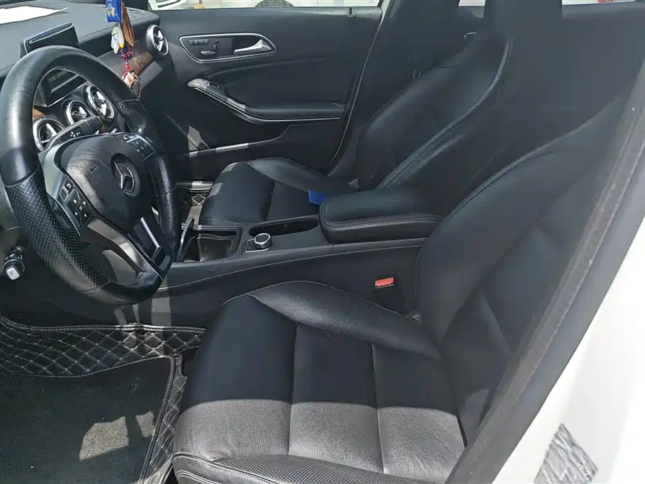 Mercedes-Benz GLA 2015 GLA 260 4MATIC Sport фото 9