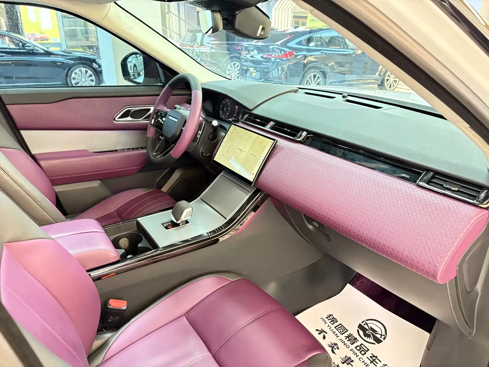 Фото 17 - Land Rover Range Rover Velar