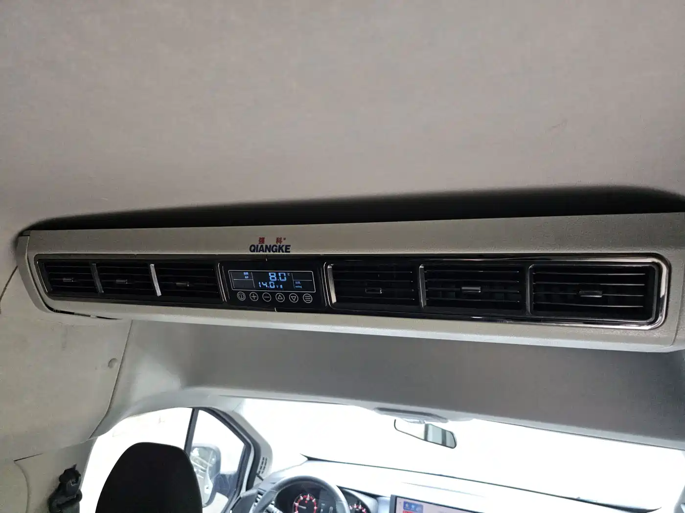 SAIC Maxus Xintu V70 2023 Model 2.0T Elite Edition Automatic Long Wheelbase Medium Roof 6/7-Seater фото 19