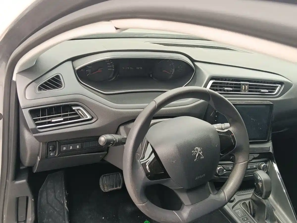 Peugeot 308 2016 1.6L Automatic Fashion фото 4