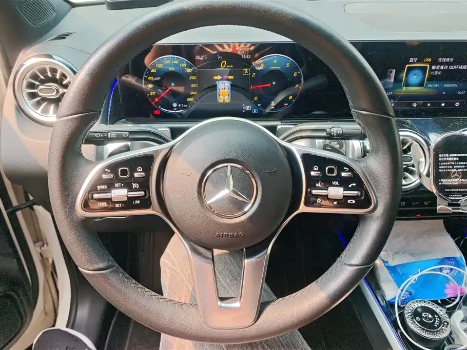 MERCEDES-BENZ GLB