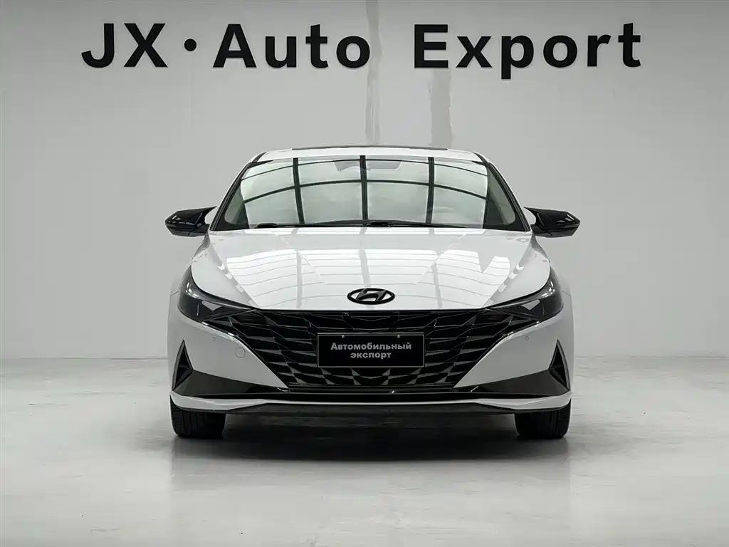 Hyundai Elantra 2022 1.5L CVT LUX Premium Edition фото 2