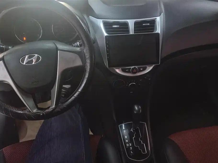 Hyundai Reina 2014 Model 1.4L Automatic GLX фото 12