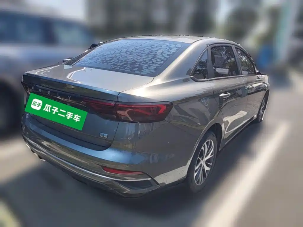 Фото 10 - Geely Emgrand