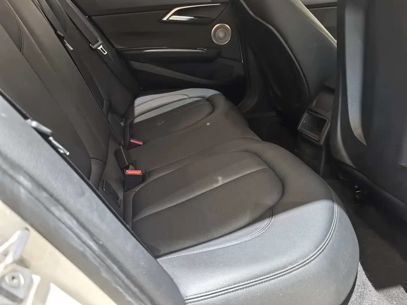 BMW 1 Series 2023 120i M Sport фото 5