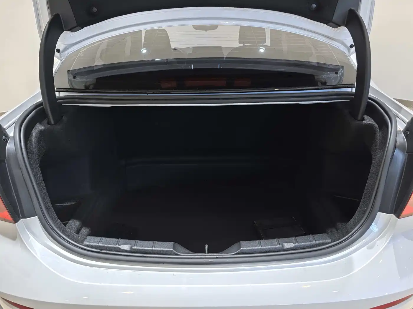 BMW 1 Series 2023 120i M Sport фото 6