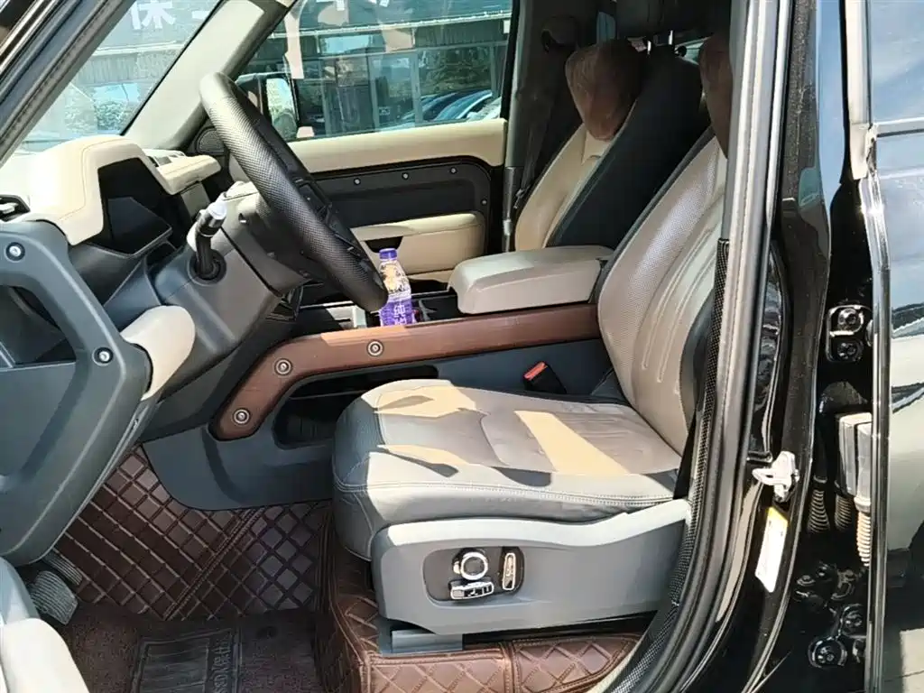 Land Rover Defender 2021 110 P400 X-DYNAMIC HSE фото 15