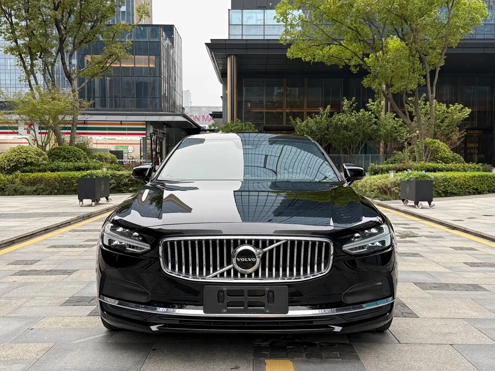 صورة 2 - Volvo S90