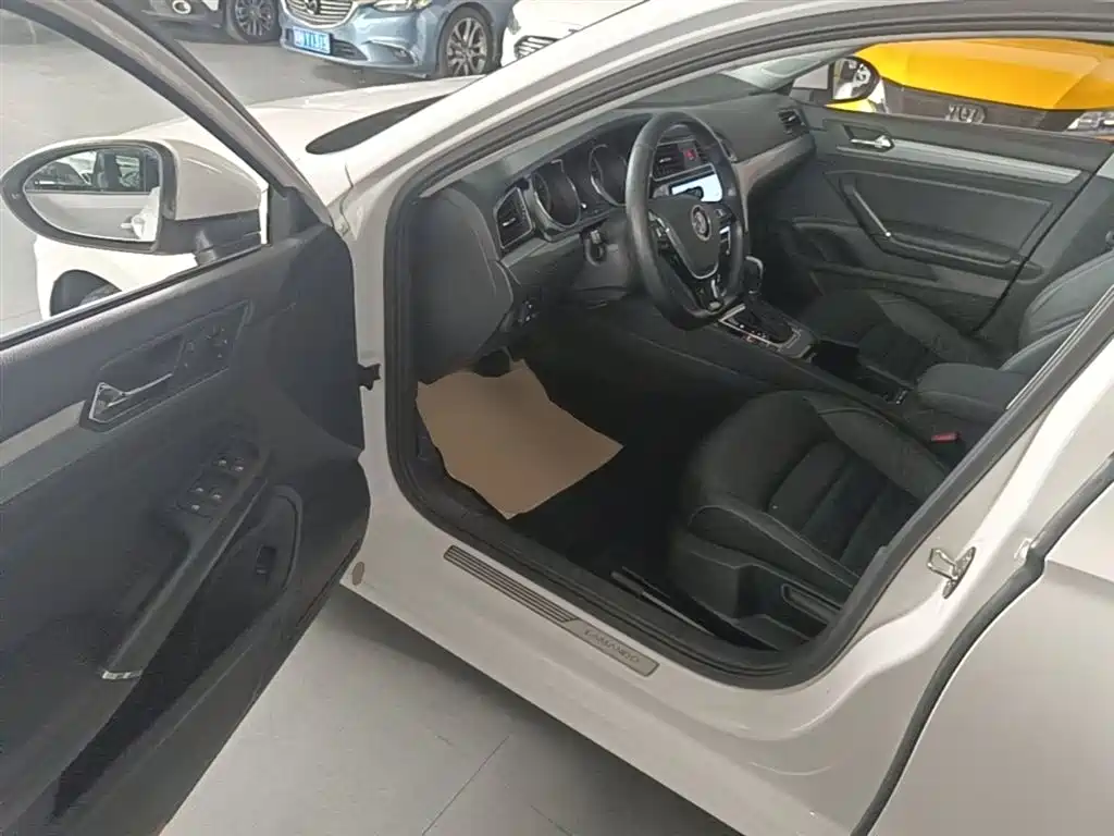 Volkswagen Lamando 2015 280TSI DSG Comfort фото 16