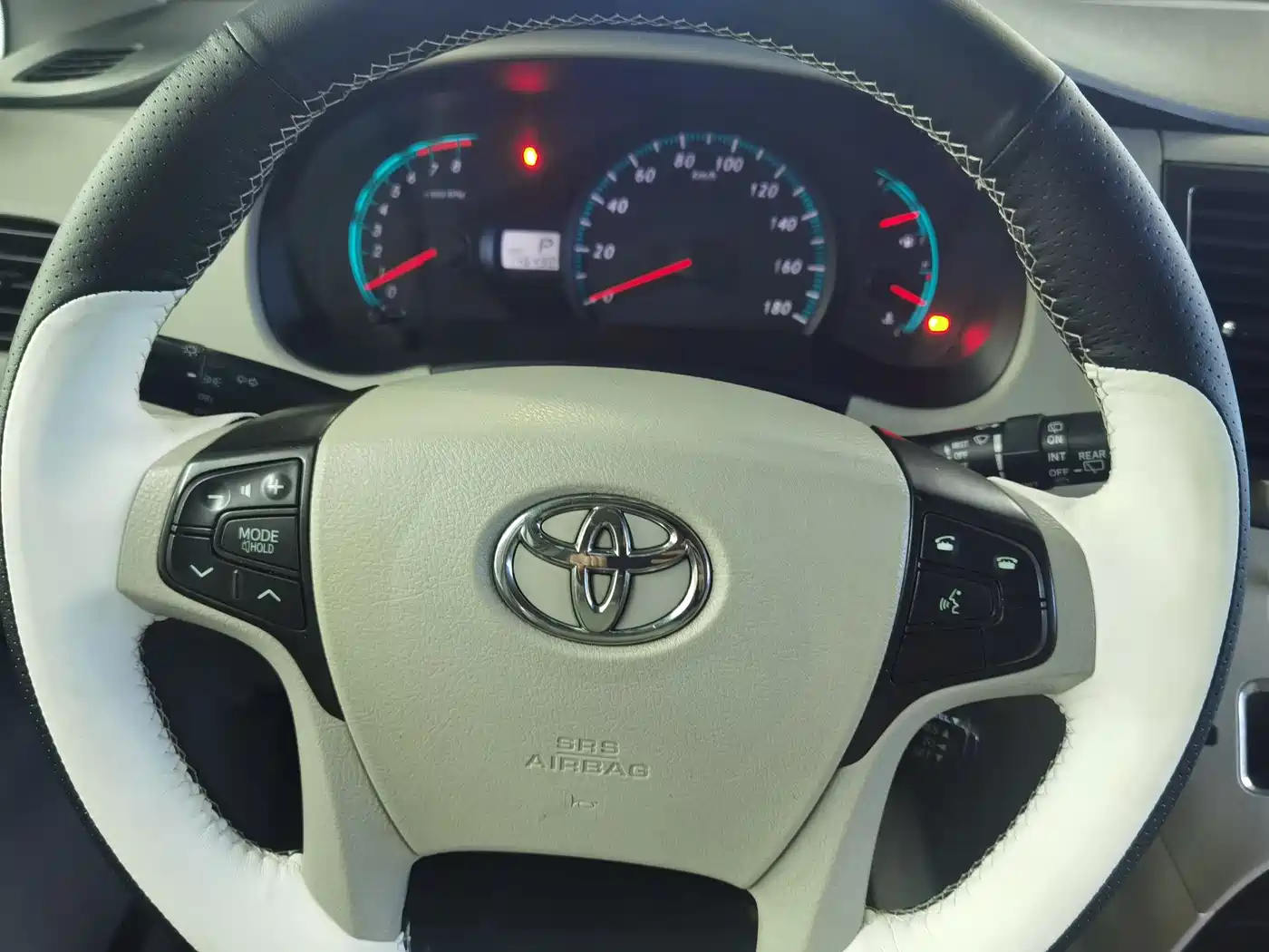 Toyota Sienna 2011 3.5L 4WD Automatic фото 10