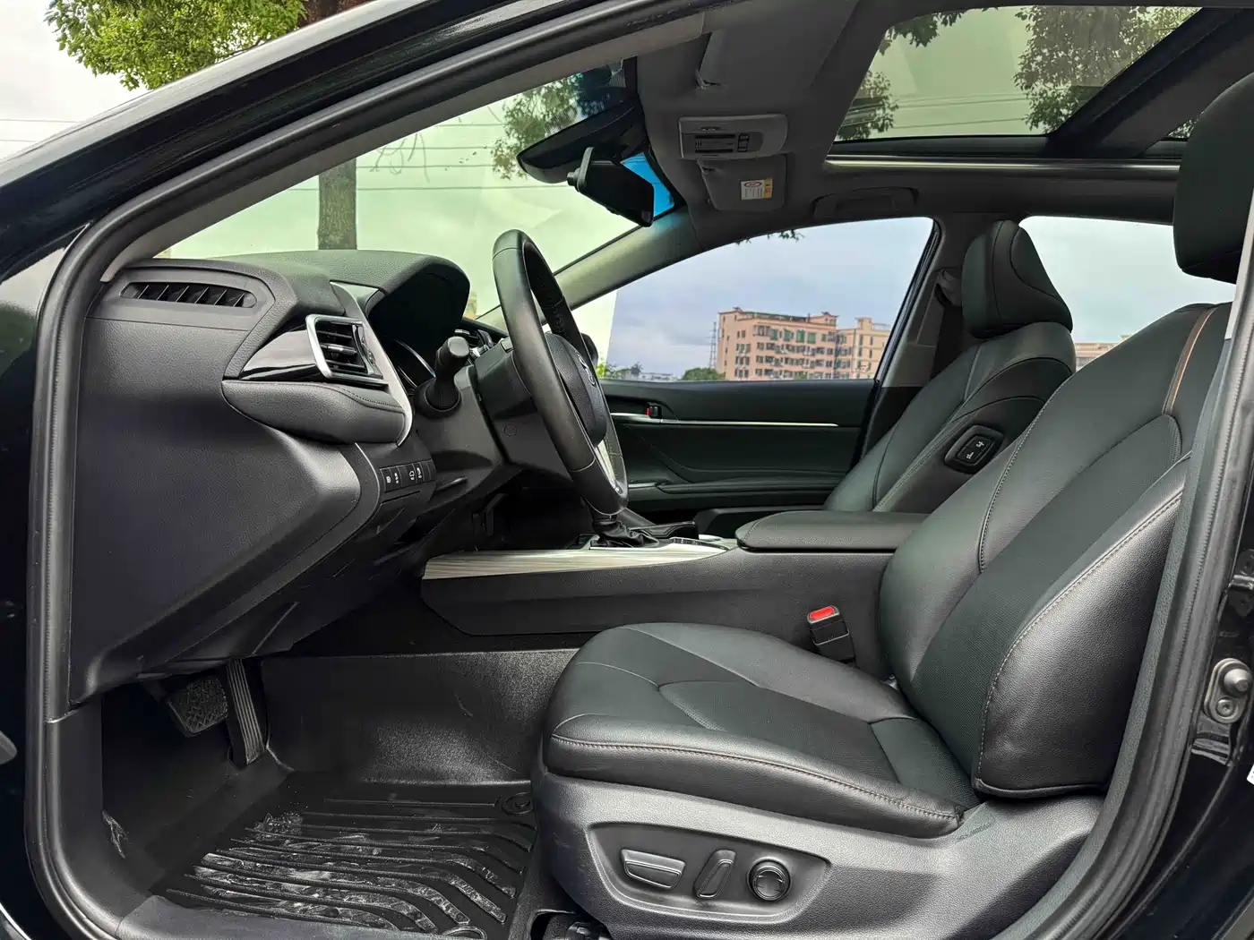 Toyota Camry 2019 Hybrid 2.5HG Luxury Edition China V фото 9