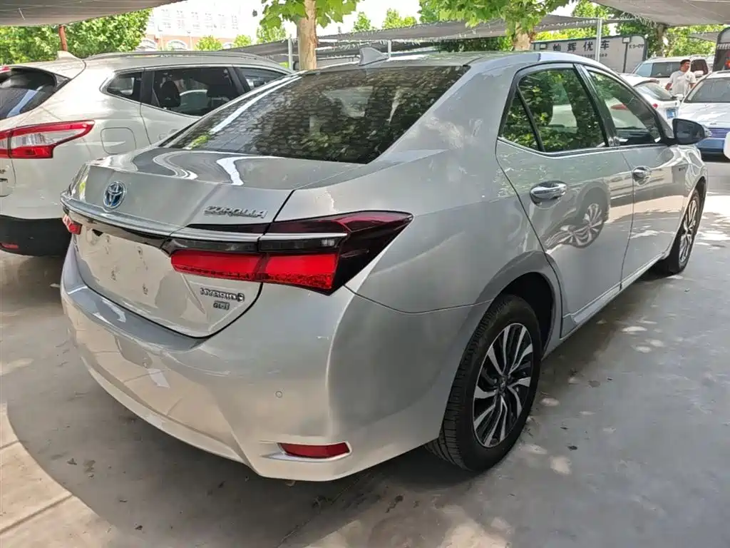 Toyota Corolla 2017 Facelift Hybrid 1.8L E-CVT Elite Edition фото 7