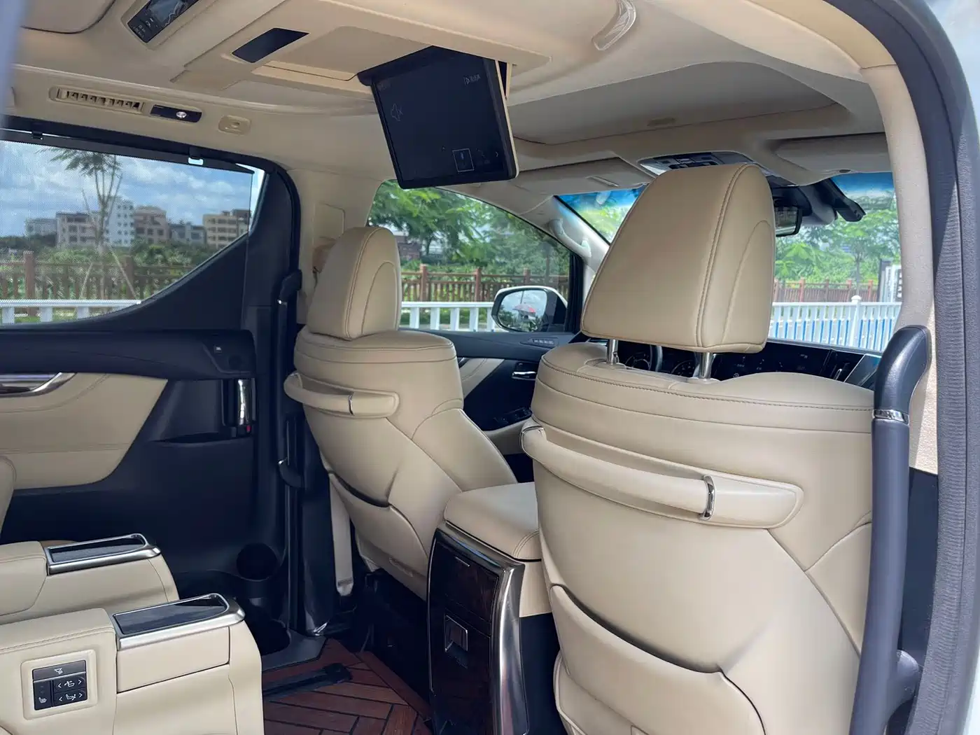 Toyota Alphard 2021 Hybrid 2.5L Luxury фото 13