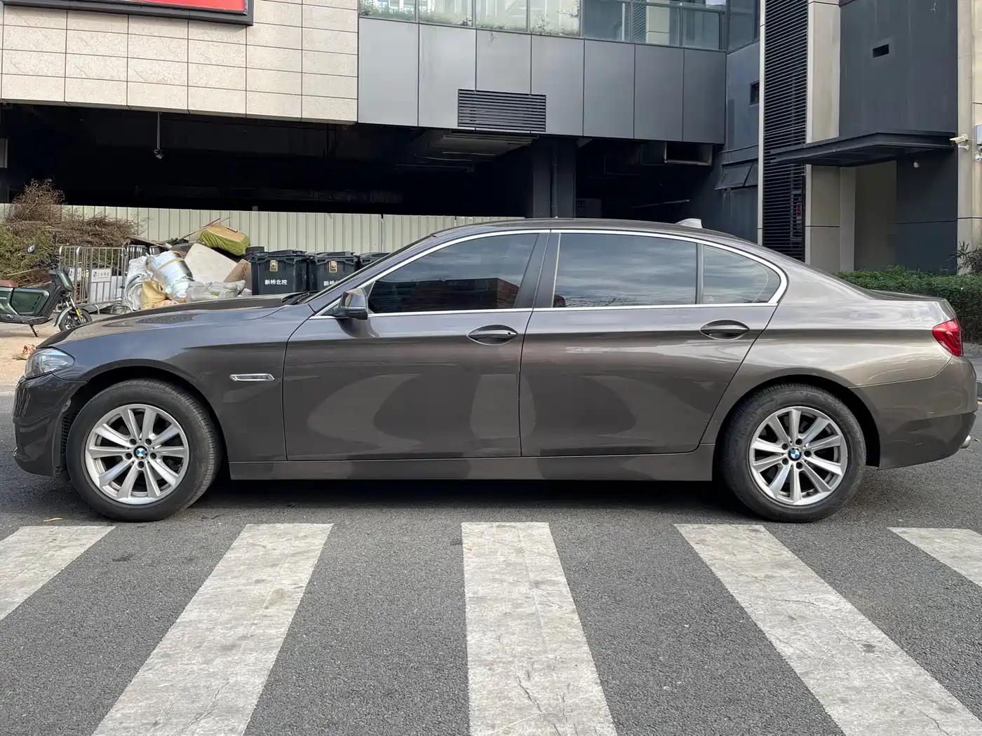 BMW 5 Series 2014 520Li Elegance фото 3