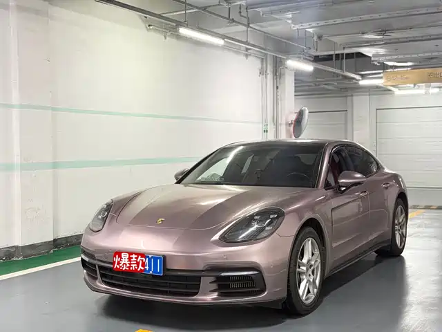 PORSCHE PANAMERA