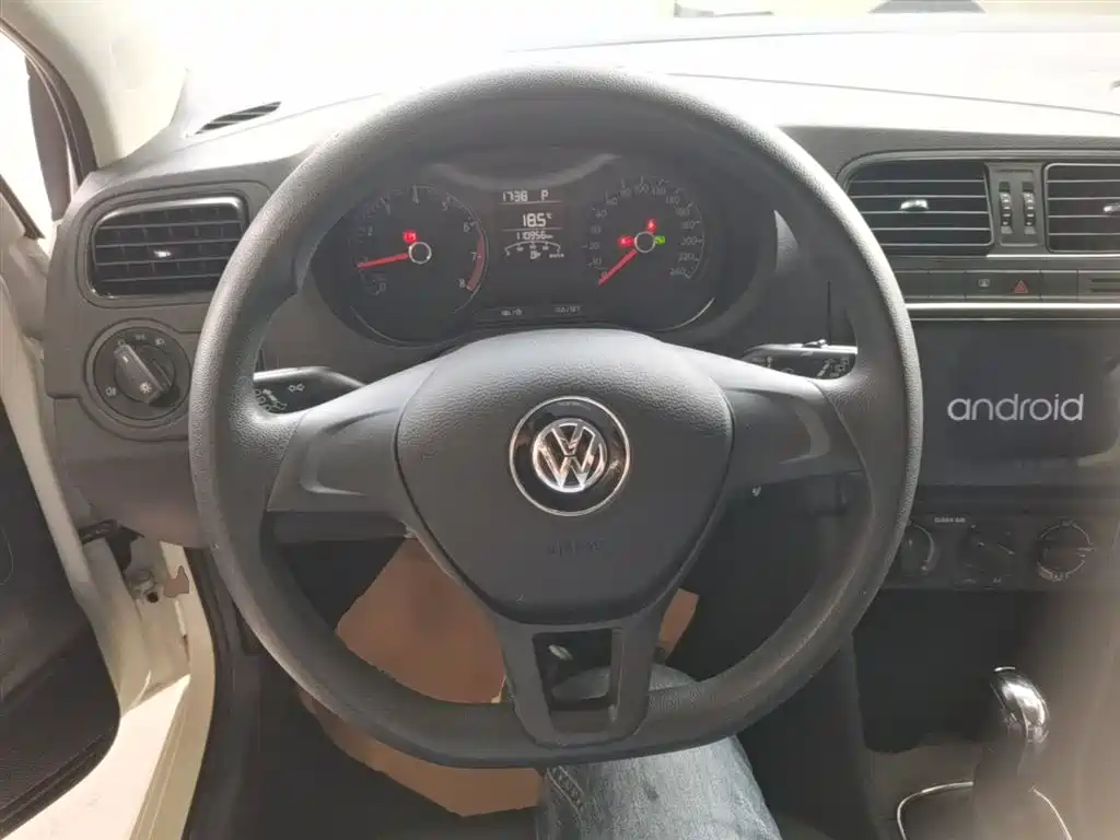 Volkswagen Polo 2016 1.4L Automatic Trend фото 11