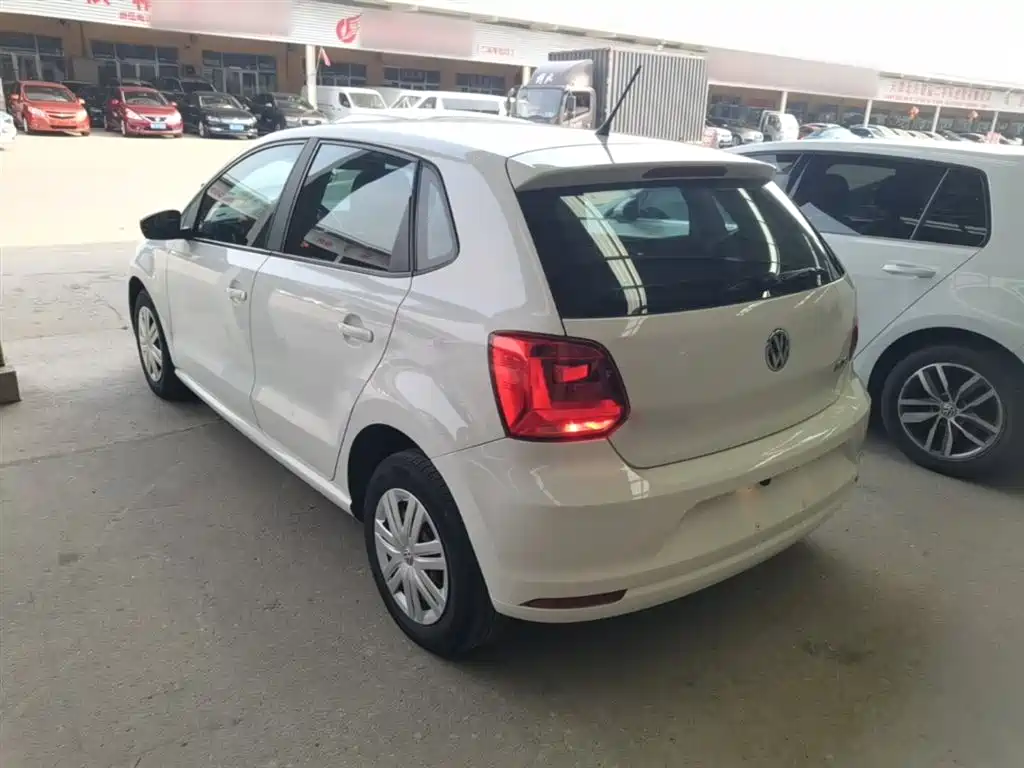 Volkswagen Polo 2016 1.4L Automatic Trend фото 5