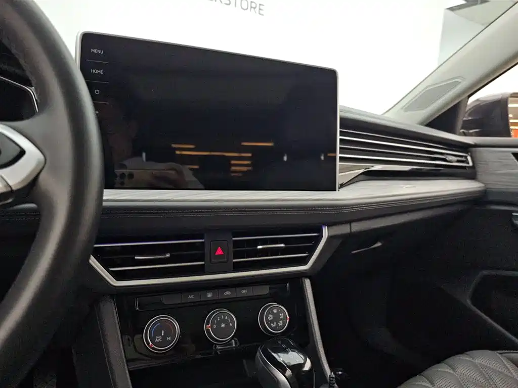Volkswagen Sagitar 2023 300TSI DSG Surpassing Edition фото 11
