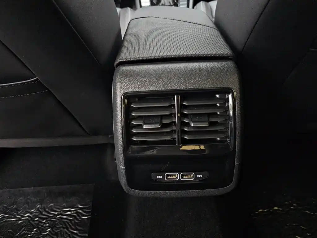 Volkswagen Sagitar 2023 300TSI DSG Surpassing Edition фото 14