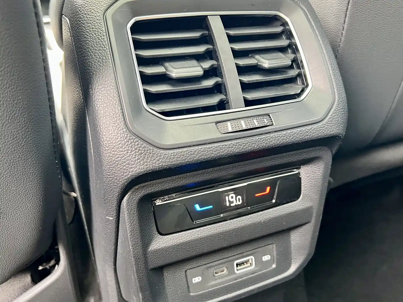 Volkswagen Tiguan L 2022 330TSI Auto 2WD R-Line Premium Edition фото 13