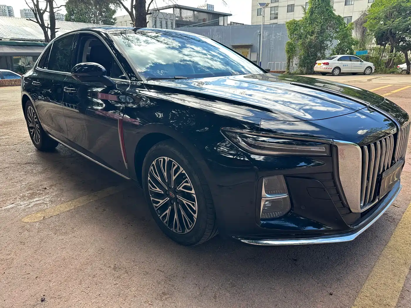 Hongqi H5 2024 2.0T Automatic Smart Connect Flag Smooth Edition фото 3