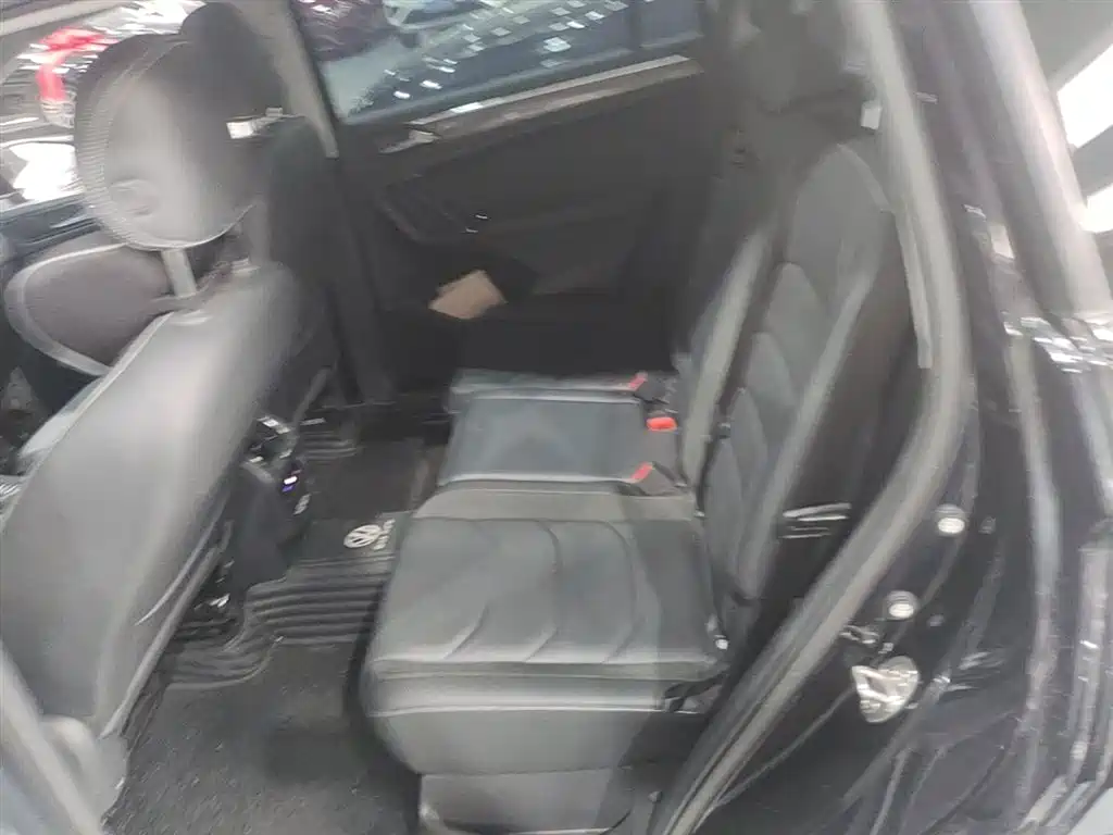 Volkswagen Tiguan L 2021 330TSI Automatic 2WD R-Line Premium фото 17